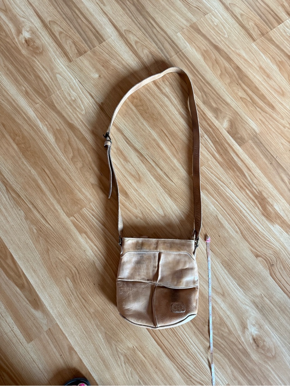 Awesome Bed Stu Coronado Distressed Leather Crossbody Bag